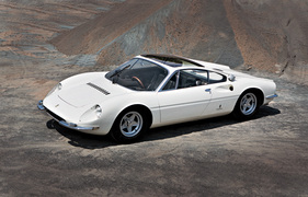 Ferrari 365 P Berlinetta Speciale Tre Posti (1966) - der erste Strassen-Mittelmotor-Zwölfzylinder (angeboten an der Gooding & Co Pebble Beach Versteigerung 2014)