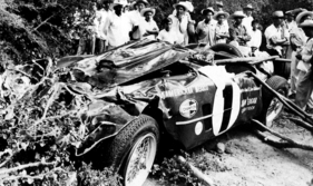 Ferrari 375 Plus (1954) an der Carrera Panamericana 1954 - Robinson kam bei einem Unfall ums Leben