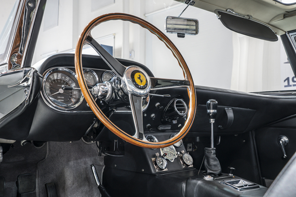 Bild: Ferrari 400 Superamerica (1959) - herrliches Cockpit - Sonderschau im Museo Enzo Ferrari in Modena 2021