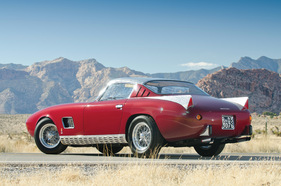 Ferrari 410 Superamerica Scaglietti (1957) - Dach, Heckfinnen und Flankenunterseiten bestehen aus nicht bemaltem rostfreien Stahl Ferrari 410 Superamerica Scaglietti (1957) - Dach, Heckfinnen und Flankenunterseiten bestehen aus nicht bemaltem rostfreien Stahl