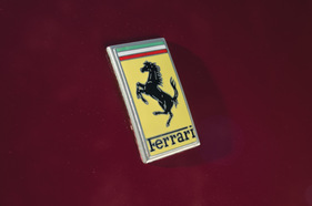 Ferrari 410 Superamerica Scaglietti (1957) - Das Ferrari-Zeichen auf dem Bug