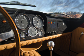 Ferrari 410 Superamerica Scaglietti (1957) - Fahrinstrumente im Zentrum, die Lämpchen waren ursprünglich beschriftet
