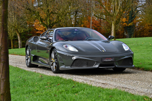Bild: Ferrari 430 Scuderia (2008) - als Lot 121 an der Versteigerung der Oldtimer Galerie in Gstaad am 29. Dezember 2022