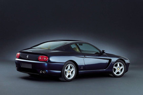 Ferrari 456 GT (1993) - die Rückleuchten und die Form der hinteren Scheiben zitierten den Ferrari Daytona (1993)