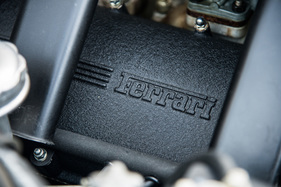 Ferrari 500 Superfast Series II (1966) - Schrumpflack für die Nockenwellen-Abdeckungen