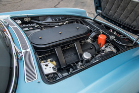 Ferrari 500 Superfast Series II (1966) - sechs Fallstrom-Doppelvergaser sitzen unter dem Luftfilter