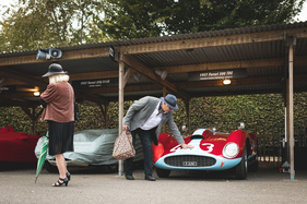 Ferrari 500 TRC (1957) - wird vor dem Rennen zur Freddie March Memorial Trophy noch ein wenig gestreichelt - Goodwood Revival 2018