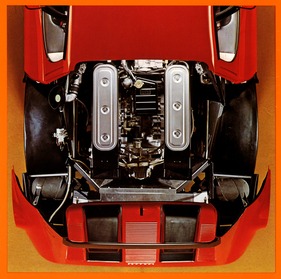 Ferrari 512 BB (1980) - Einblick in den Motorraum - Foto aus dem Verkaufsprospekt von 1980