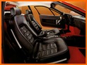 Ferrari 512 BB (1980) - Interieur mit beliebter Farb-Materialkombination Leder-Schwarz - aus dem Verkaufsprospekt von 1980