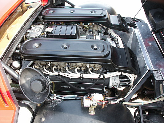 Ferrari 512 BB (1981) - der längs montierte Motor von links gesehen
