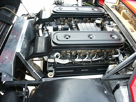 Ferrari 512 BB (1981) - der längs montierte Motor von rechts gesehen