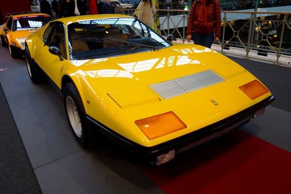 Ferrari 512 BB von 1980 in Gelb - Sonderschau Supercars 2 in der Autoworld Brüssel 2022/2023