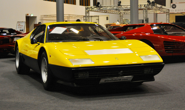 Ferrari 512 BB zwischen weiteren Ferrari-Klassikern - Motorworld Classics Berlin 2015