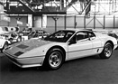 Ferrari 512 BBi (1983) - 134'000 Franken teuer ist die Top-Version, die auch für die Schweiz sauber und leise genug ist - am Genfer Automobilsalon von 1983