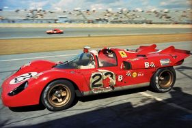 Ferrari 512 S (1971) - Boxenausfahrt des NART Ferraris Gesamtplatz 2 (24 Stunden Rennen von Daytona 1971)