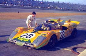 Ferrari 512 S (1971) - Boxenstopp für den Nummer #28 Ferrari 512 S von Merzario und Juncadella (24 Stunden Rennen von Daytona 1971)