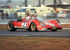 Ferrari 512 S (1971) - Trotz offensichtlichen Verlusten schaffte es Ronnie Bucknum auf den Gesamtplatz 2! (24 Stunden Rennen von Daytona 1971)
