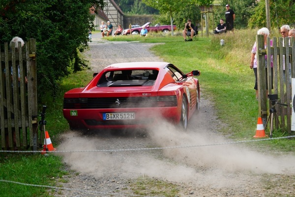 Ferrari 512 TR mit vollem Einsatz an der Sachsen Classic