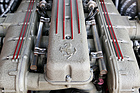Ferrari 550 Maranello (1997) - Ferrari-Pferdchen auch auf dem Motor