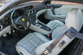 Ferrari 550 Maranello (1997) - angenehme Sitze mit gutem Seitenhalt