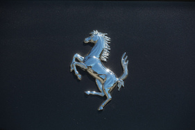 Ferrari 550 Maranello (1997) - das springende Pferd auf dem Heck