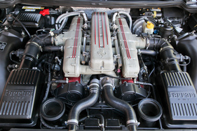 Ferrari 550 Maranello (1997) - schön aufbereitete Motorarchitektur