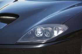 Ferrari 550 Maranello (1997) - sorgsam optimierte Scheinwerferabdeckungen