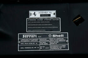 Ferrari 575 M Maranello F1 (2003) - Hinweise im Motorraum