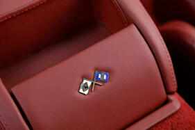 Ferrari 575 M Maranello F1 (2003) - Pininfarina und Ferrari im Wappen