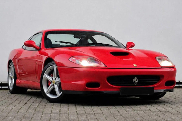 Exklusive Sportwagen wie der Ferrari 575M Maranello werden noch bevorzugt live versteigert