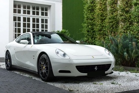Ferrari 612 Scaglietti "One-to-One" (2008) - Lot 037 an der Artcurial „Automobiles sur les Champs" Versteigerung 2024