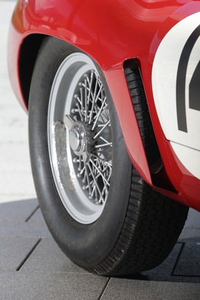 Ferrari 750 Monza (1955) - Speichenräder im Stil der Zeit