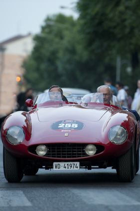 Ferrari 750 Monza 1955 an der Mille Miglia 2011 Ferrari 750 Monza 1955 an der Mille Miglia 2011