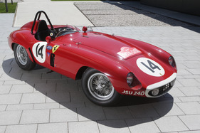 Ferrari 750 Monza (1955) - sieht schon im Stand schnell aus
