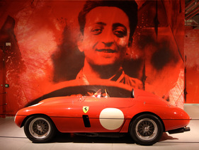 Ferrari 750 Monza Scaglietti Spider Werksfahrzeug (1954) - im Louwman Museum in Den Haag