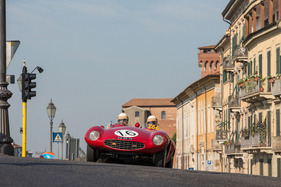 Ferrari 750 Monza Spider Scaglietti (1954) - an der Mille Miglia 2021