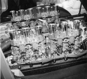 Ferrari BB (1971) - am Turiner Autosalon - der Flachmotor mit offenen Einlässen - so nicht in die Produktion übernommen