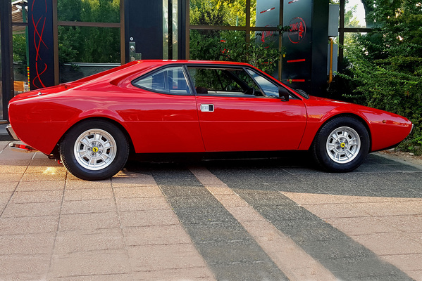 Ferrari Dino 208 GT-4 (1977) - angeboten an der Versteigerung der Oldtimer Galerie in Toffen am 29. April 2017