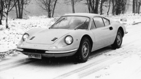 Ferrari Dino 246 GT (1971) - Im Schneetreiben (1971)