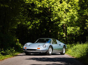 Ferrari Dino 246 GTS (1974) - als Lot 111 an der Bonhams Bonmont Versteigerung 2025