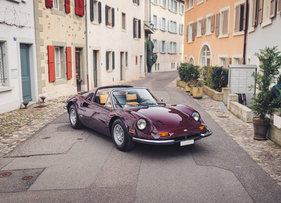 Bild Ferrari Dino 246 GTS 'Chairs & Flares' by Scaglietti (1973) - als Lot 151 an der RM/Sotheby's Monaco Versteigerung vom 14. Mai 2022