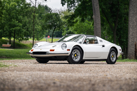 Ferrari Dino 246 GTS by Scaglietti (1974) - als Lot 233 an der RM Sotheby’s Monterey Auction 2026