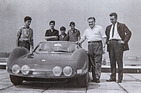 Ferrari Dino Berlinetta Speciale (1965) - die Gestalter und Erbauer mit dem fertigen Produkt
