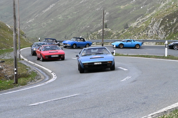 Ferrari Dinos weitgehend unter sich auf dem Flüela-Pass im Sommer 2024