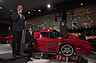 Ferrari Enzo (2002) - Präsentation durch Luca di Montezemolo am Pariser Autosalon 2002 (© Ferrari S.p.A., 2002) Ferrari Enzo (2002) - Präsentation durch Luca di Montezemolo am Pariser Autosalon 2002 (© Ferrari S.p.A., 2002)