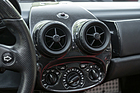 Bild: Ferrari Enzo (2003) - grosse Lufteinlässe mit Ferrari-Pferdchen in der Mitte