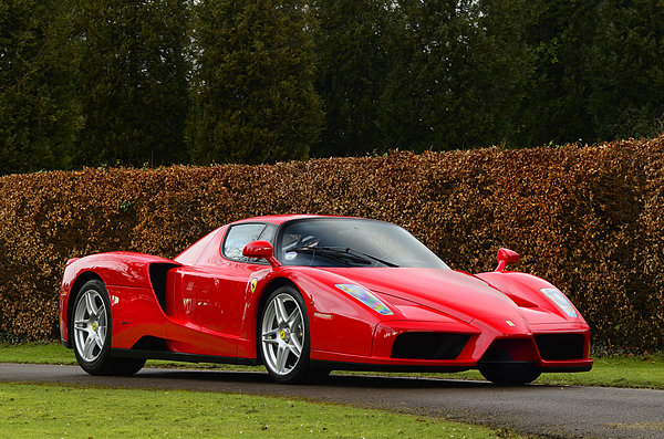 Ferrari Enzo (2004) - ein zukünftiger Klassiker, aber heute schon sehr wertvoll - an der Bonhams Versteigerung im RF Museum in Hendon am 29. April 2013