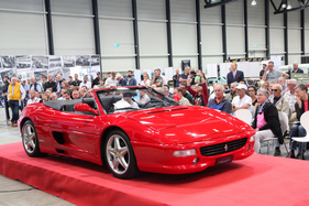Ferrari F355 F1 Spider (1999) - als Lot 31 anlässlich der Versteigerung der Oldtimer Galerie an der Swiss Classic World Luzern am 28. Mai 2022