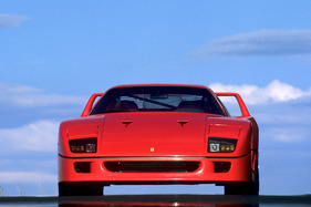 Ferrari F40 (1987) - Klappscheinwerfer und separate Leuchten für die Lichthupe