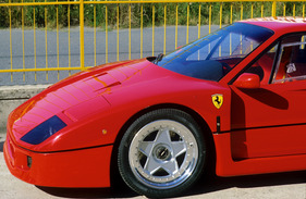 Ferrari F40 (1987) - Naben mit Zentralverschluss, welches andere Auto der Achtzigerjahre hatte dies